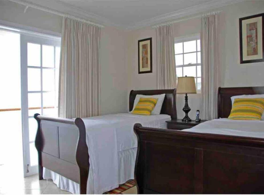 Bianca Bay 3 Bedroom West Coast Beach Front Villa Сент-Джеймс Экстерьер фото